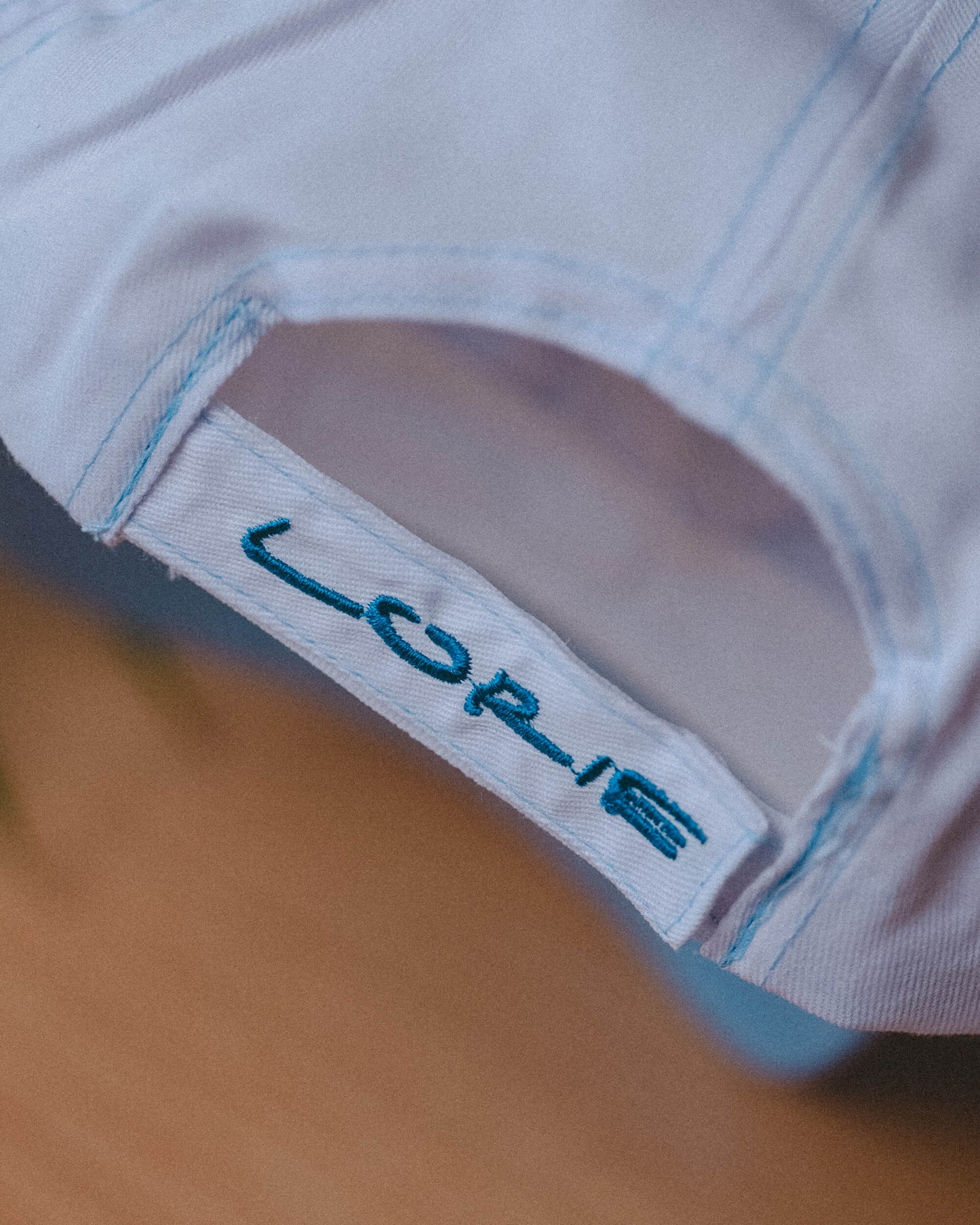 Cap "LORIE" in blue LED lights