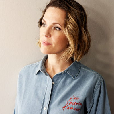 Chemise en jean "J'ai besoin d'amour"